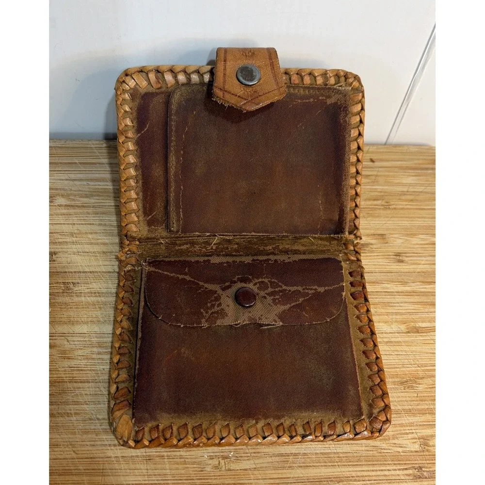 Vtg 1960s - 1970s Hand Tooled Leather Bifold Wallet Western Floral w/ Coin Pouch - Picture 3 of 9